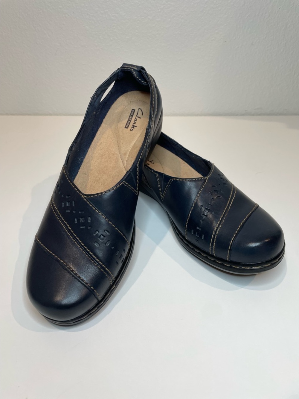 Clarks Evianna Navy Leather Slip-On Comfort Shoes Loafers for Women Sz 9 EUC